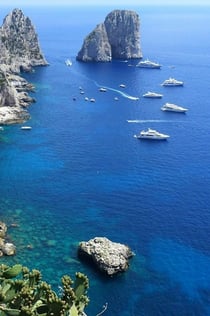 Capri: Boat Tour & Swimming Stop + Roundtrip from Naples