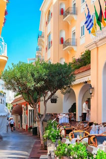 Capri: Boat Tour & Swimming Stop + Roundtrip from Naples