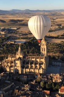 Segovia: Heißluftballonfahrt + Touristenbus