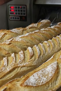 Corso di panificazione in una panetteria francese