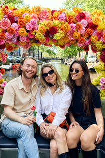 Amsterdam: kanalrundfart i blomsterbåd med lokal guide