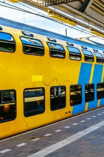 エフテリング：アムステルダムへの電車＋バス