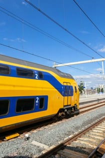エフテリング：アムステルダムへの電車＋バス