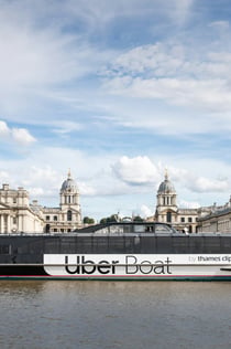 Лондон: поездка в оба конца Uber Boat на Thames Clippers + вход в зал с росписью