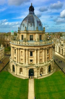 コッツウォルズ＆オックスフォード：ロンドン発ガイド付き日帰り旅行（カントリーパブランチ付き）