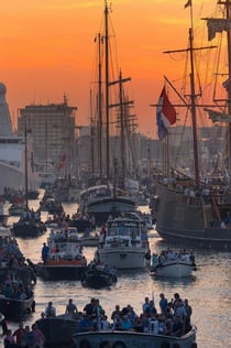 SAIL Amsterdam 2025: Abendliches Spektakel