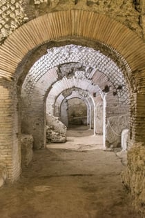 Komplex von San Lorenzo Maggiore: Reservierter Eingang zu La Neapolis Sotterrata