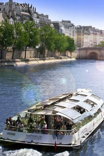 Batobus Paris: Riverboat Shuttle Service