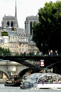 Batobus Paris: Riverboat Shuttle Service
