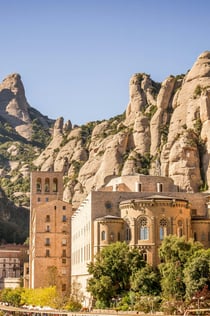 Montserrat y Bodegas: Tour ida y vuelta + Cata de vino con comida tradicional