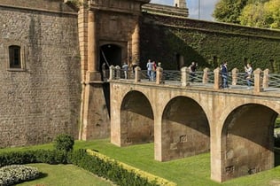 Barcelona Old Town & Montjuïc Tour: Castle Visit and Cable Car Ride
