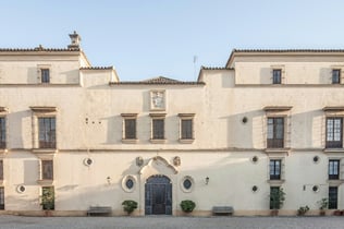 Domecq Palace: Skip The Line Ticket + Audio Guide