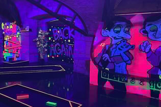 Minigolf Lisbon: 18 hole Minigolf Course + Bar Area Access