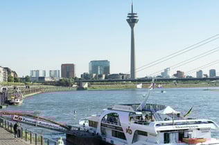 Düsseldorf: Sightseeing River Cruise
