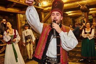 Krakow: Private Polish Folk Show & Dinner