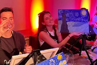 Málaga: Wine Gogh Glow Academy Painting & Wine Workshop