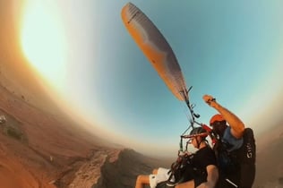 샤르자: 가이드와 함께하는 2인 패러글라이딩 체험