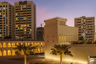 카스르 알 호스인: 패스트트랙 입장